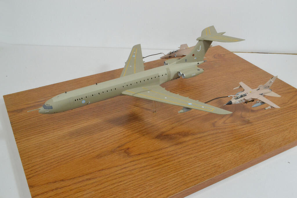 Vickers VC-10K3 with chicks