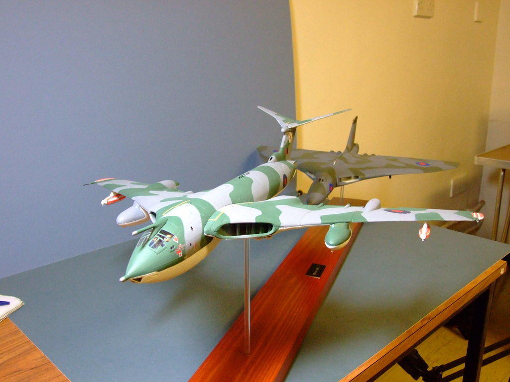 "We're off," Victor K2 and Vulcan B2, 1:72