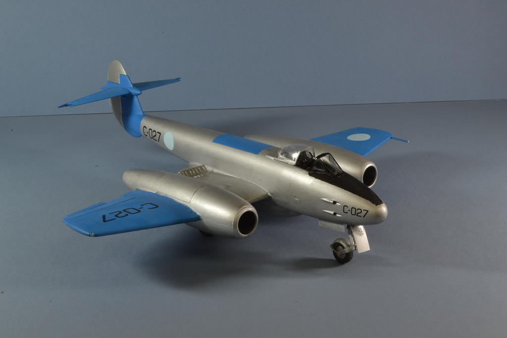 HK 1/32 Meteor IV